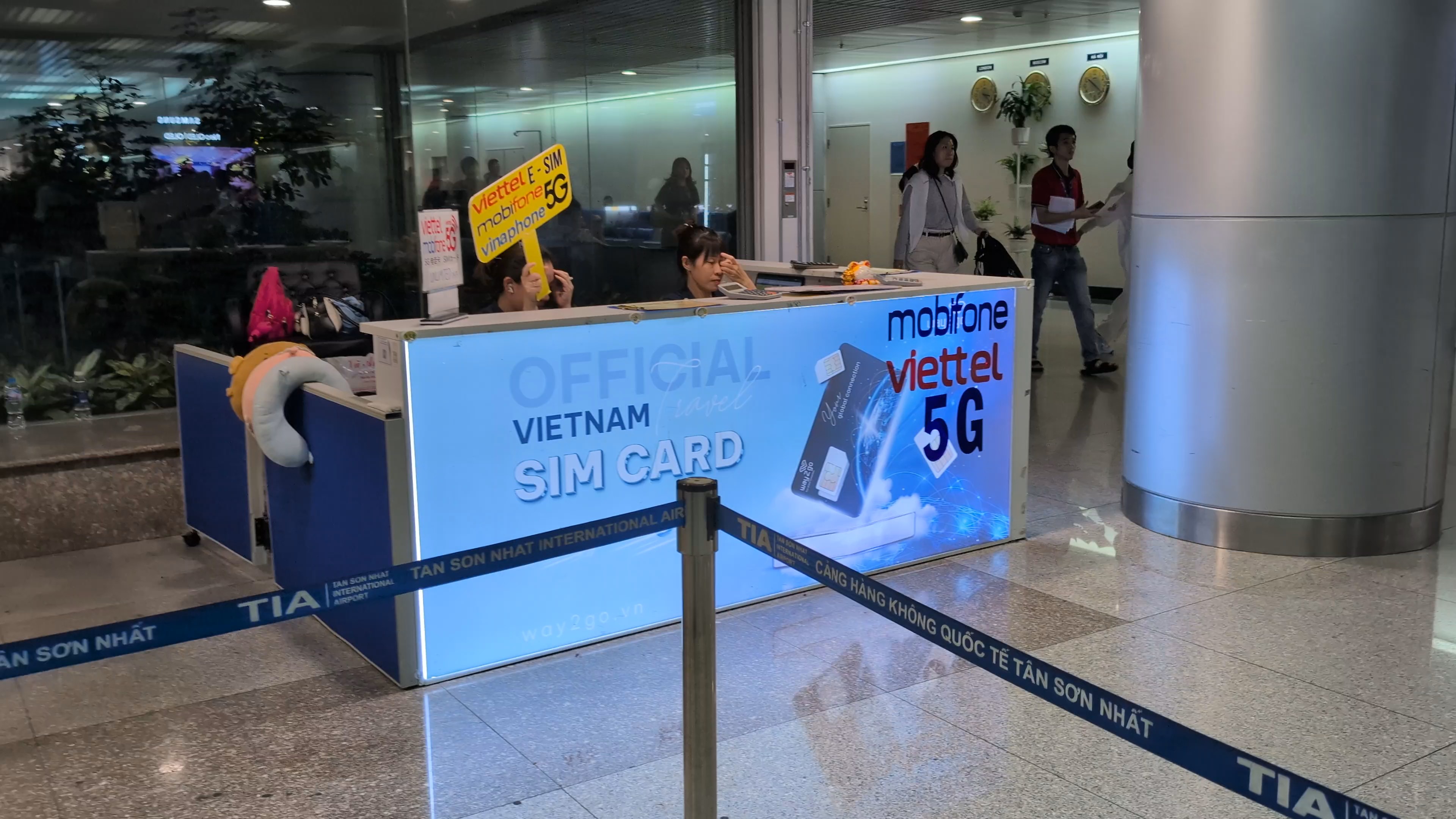 SIM card vendor at Hanoi airport
